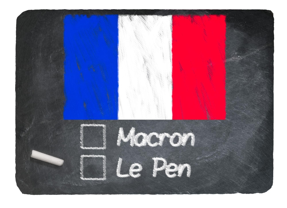 Image de tableau noir avec le choix macron ou le pen à cocher