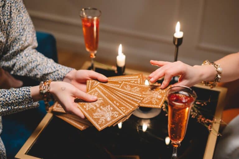 Tirage du destin en 21 cartes : Méthode complète - Astrologie