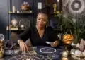 Cartes de tarot, symboles astrologiques et voyance professionnelle